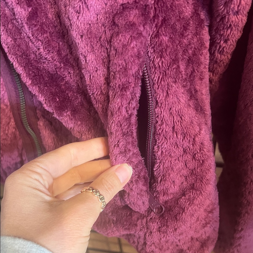 Columbia Women's Purple Maroon Plush Fuzzy Velour Diamond Design Teddy Jacket - Picture 4 of 6